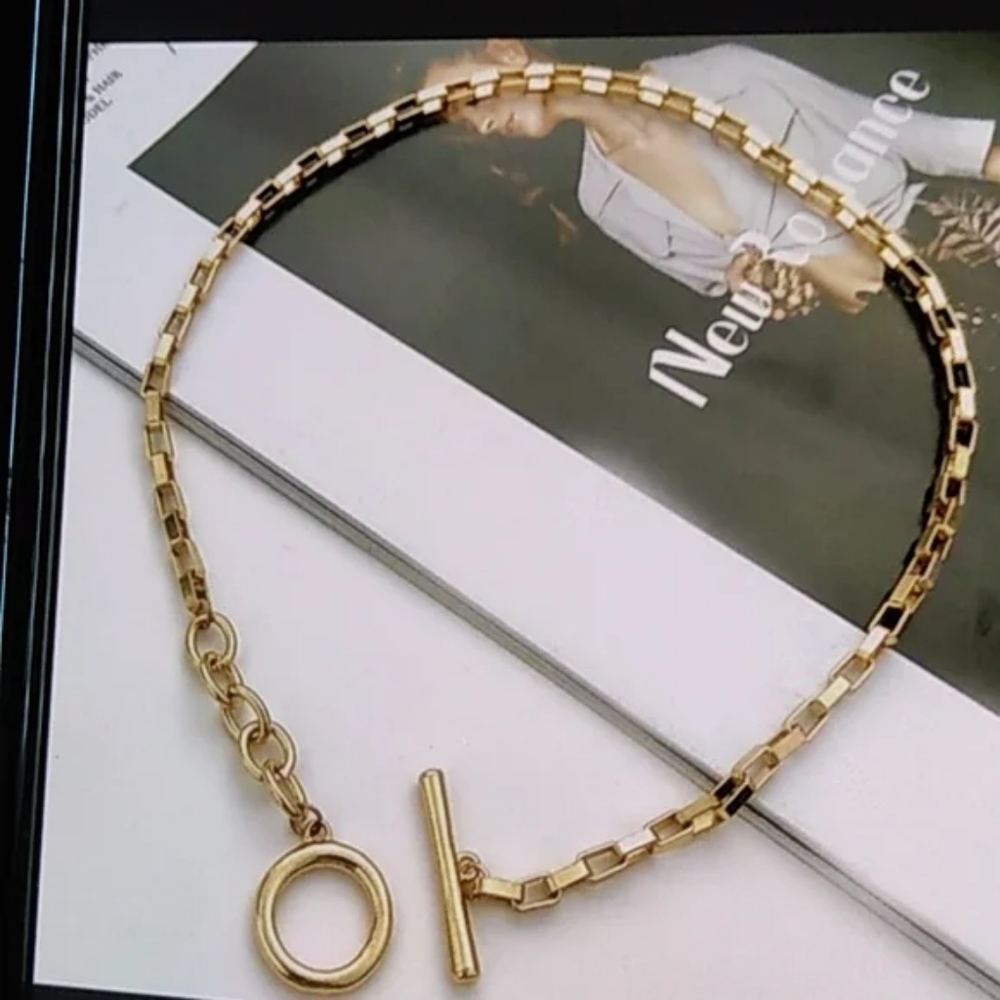 Gold Minimalist Link Chain Circle Toggle Necklace - Picture 1 of 4